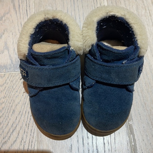 Uggs for toddler - Picture 2 of 3
